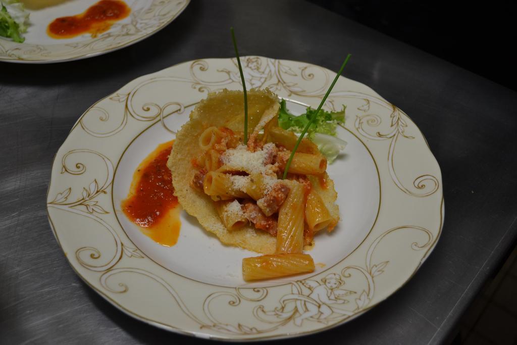 Logis Hotel Restaurant La Tete Des Faux เลอบอนน็อม ภายนอก รูปภาพ