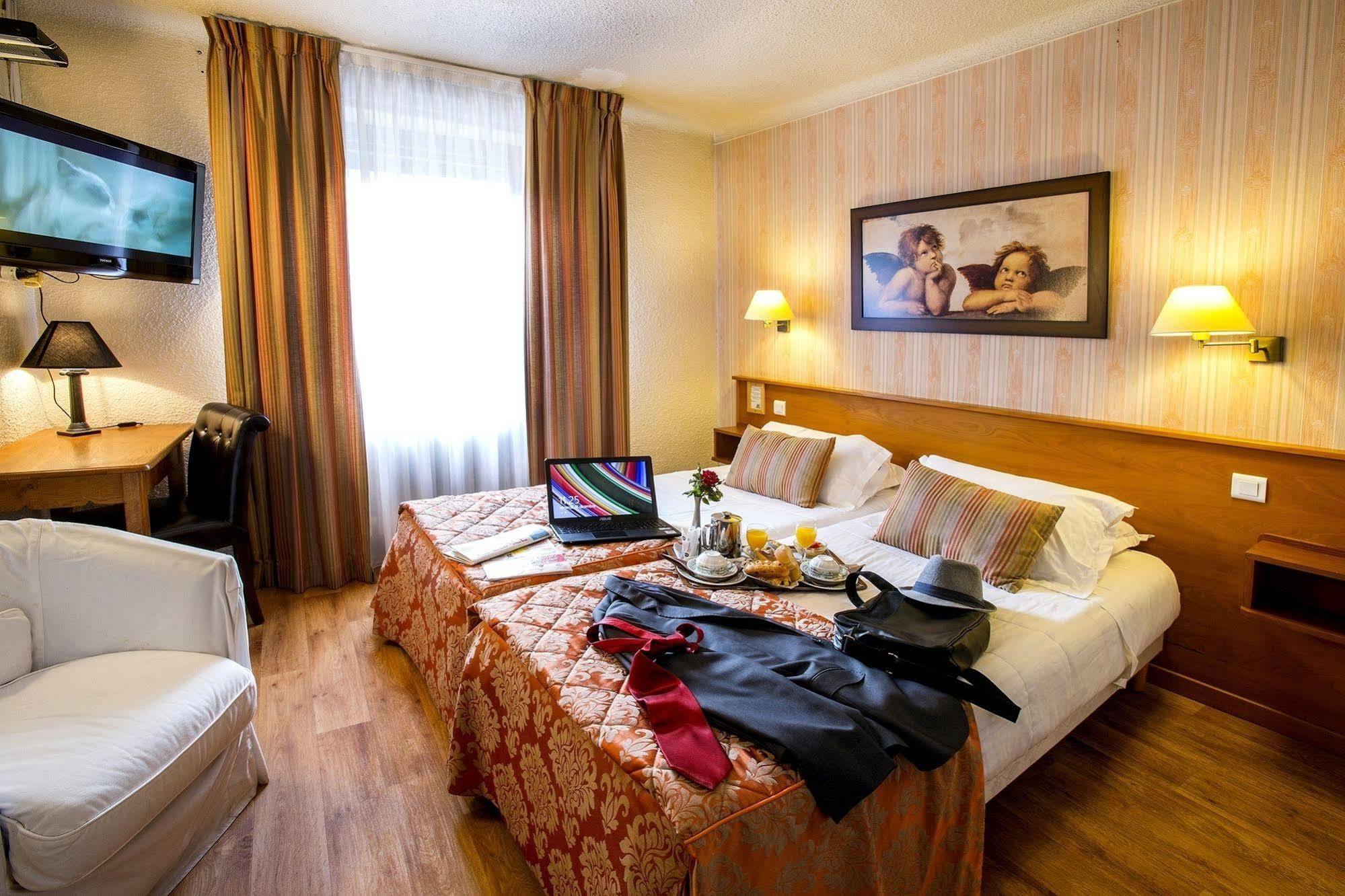 Logis Hotel Restaurant La Tete Des Faux เลอบอนน็อม ภายนอก รูปภาพ