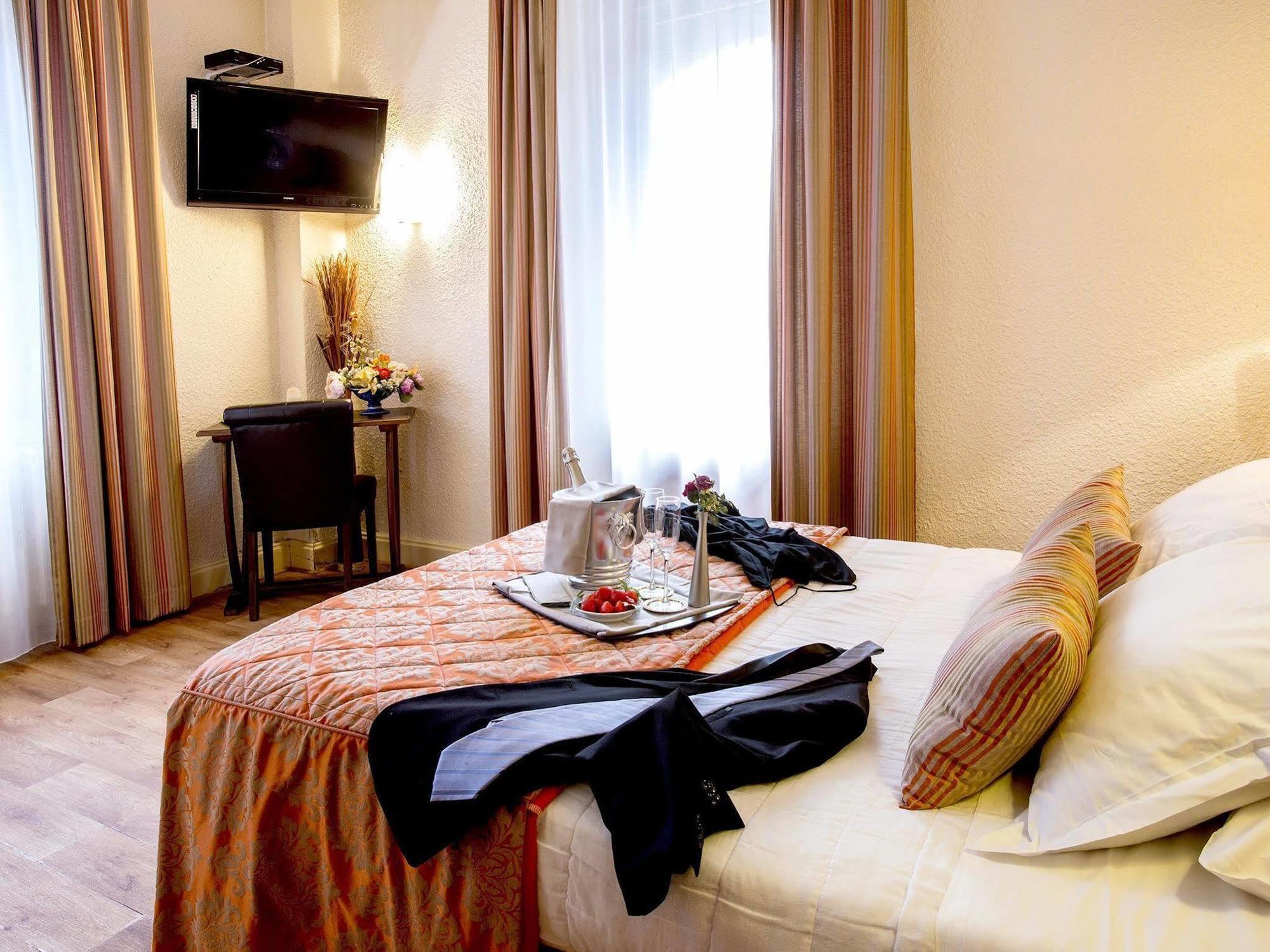 Logis Hotel Restaurant La Tete Des Faux เลอบอนน็อม ภายนอก รูปภาพ
